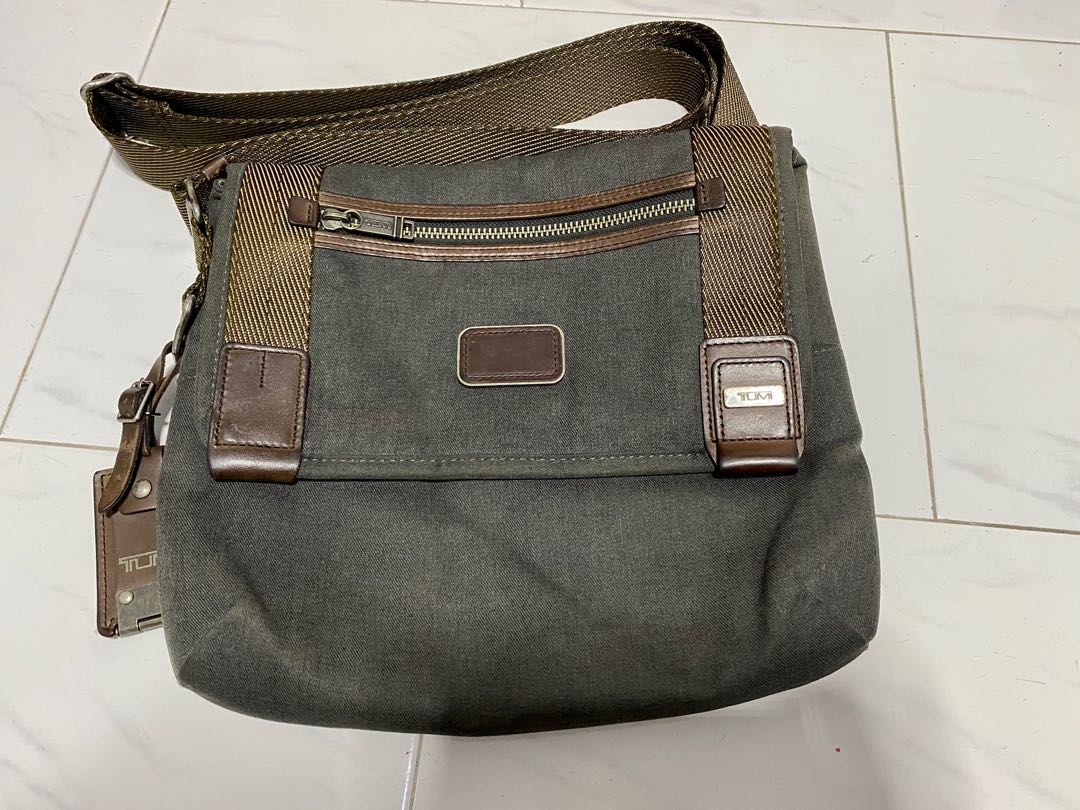 Tumi beale top