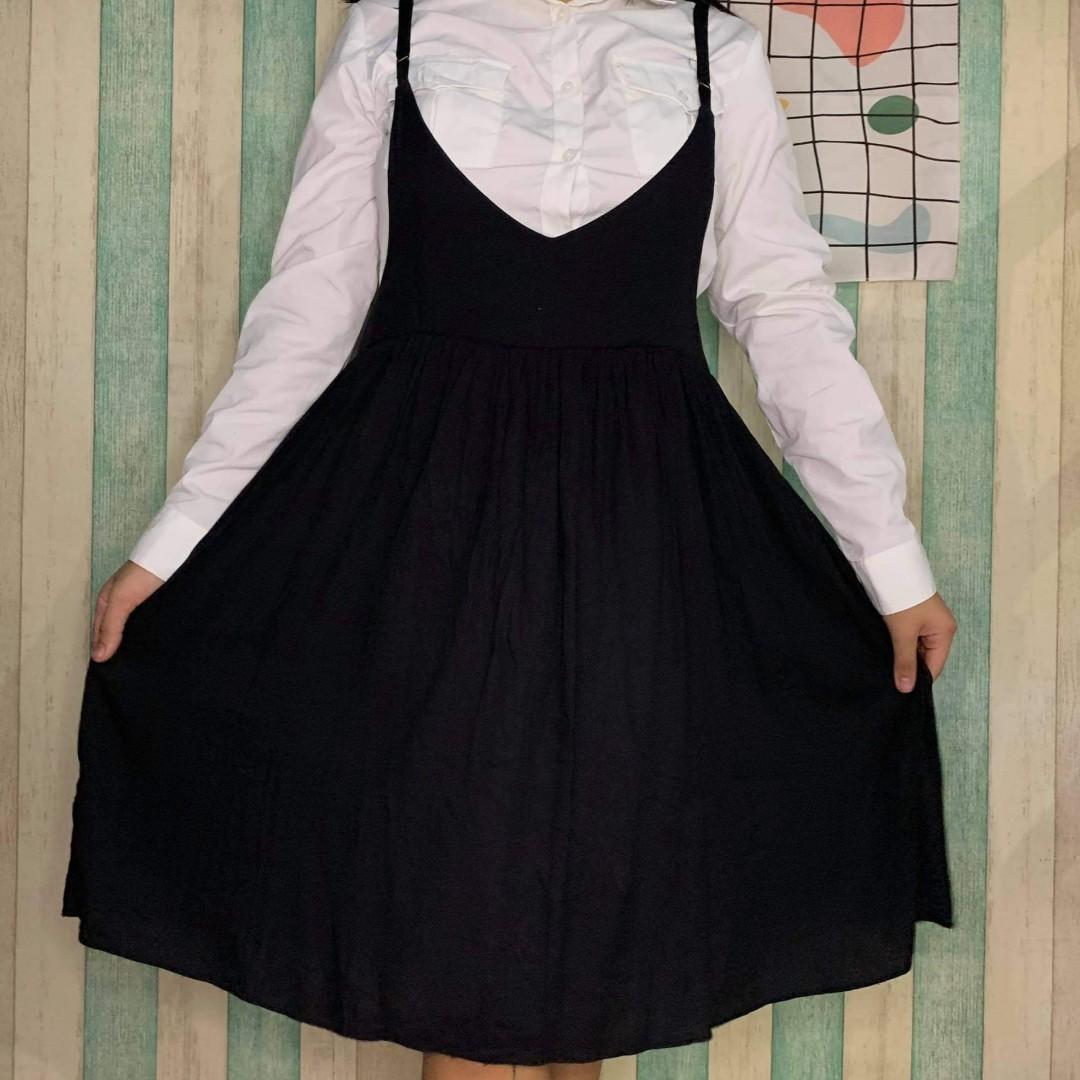 Black V-neck Jumper Dress (Category: Dresses) located in Manila. Submitted by julimi_ (Listing ID 1103820985, Image 1). Description: DO NOT ORDER IF YOU’RE NOT SURE; FOR SURE BUYERS ONLY! ⚠️🛍 Details: Black V-neck Jumper Dress Price: ₱75.00 Size: Medium-SemiLarge Length: 36 inches Width (Front): 15 inches Other deets: SUPER HQ |W/ zipper at the side|Adjustable Strap | Not Stretchable 🛒 DM us for more info! Shopee Checkout Available!.