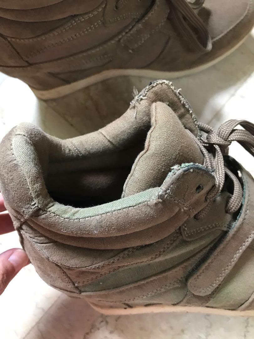 Sneaker sales wedges payless