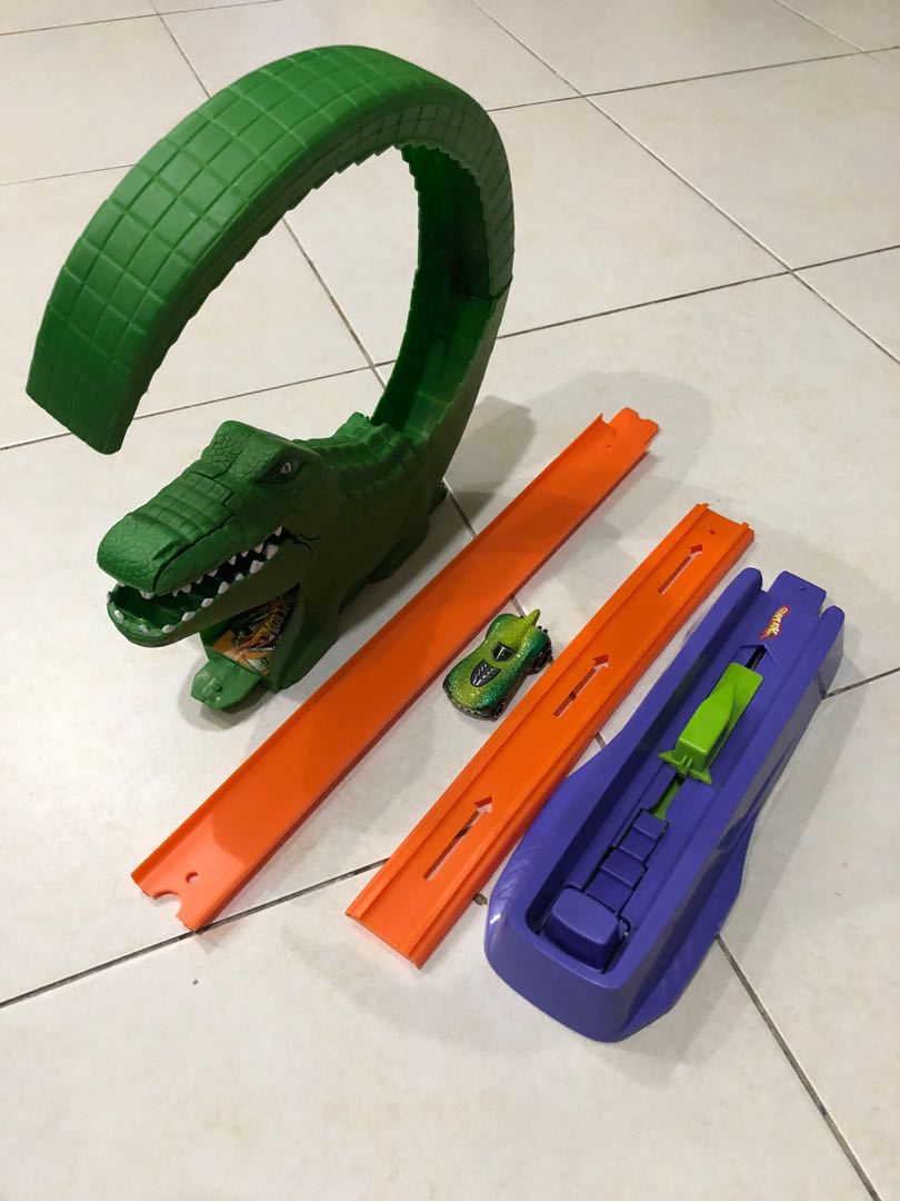 Hot wheels croc store cruncher