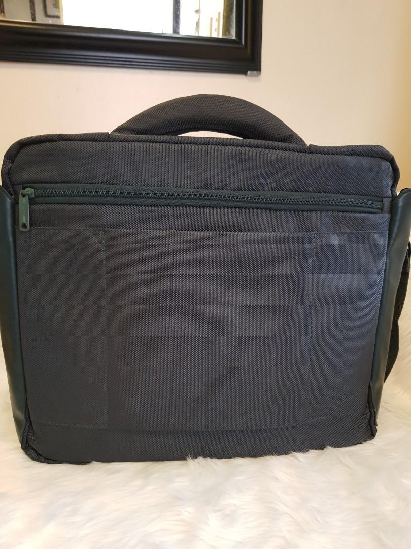 Laptop Bag (Category: Laptop Bags & Sleeves) located in Manila. Submitted by geecollection01 (Listing ID 1103722315, Image 2). Description: Laptop bag Green Nice in actual.