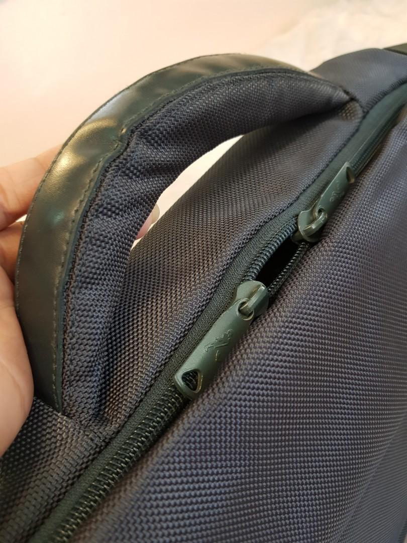 Laptop Bag (Category: Laptop Bags & Sleeves) located in Manila. Submitted by geecollection01 (Listing ID 1103722315, Image 3). Description: Laptop bag Green Nice in actual.