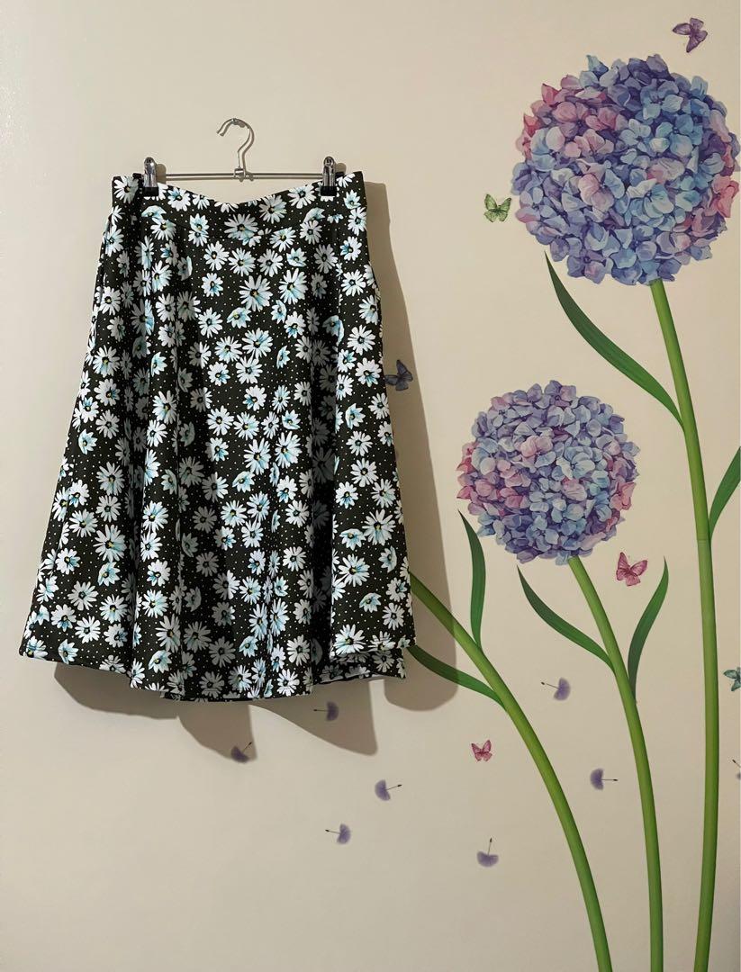 Plus Size Daisy Print Midi Skirt w Side Pockets Green XL XXL