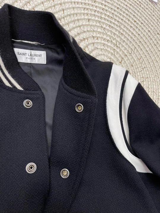 Saint Laurent 2021 bomber jacket （分類：外套及戶外衣服）位於 Hong Kong。 由 glamorous.closet 提交（商品編號 1103797236，圖片 3）。簡介： 34 36 38 40 42 34: shoulder 46 chest 110 sleeves 63 By mail only Products will be sent by SF in around one week after payment For more photos or details, please whatsApp 98045461。