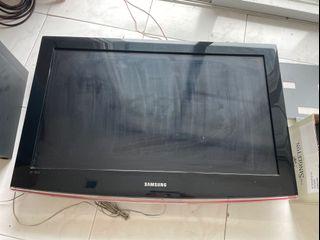 Samsung tv (including speakers, bracket and stand)