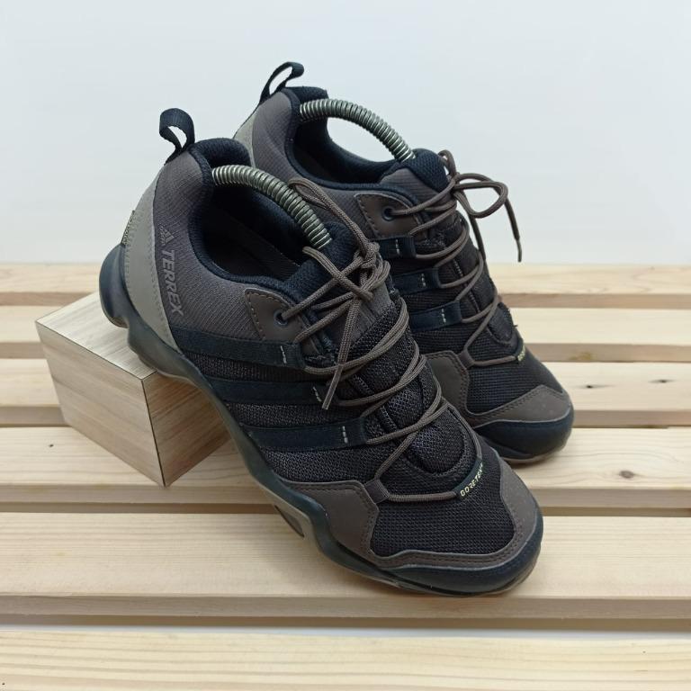 ADIDAS TERREX AX2R MARRON NEGRO BB1987 sneakers pria merk ADIDAS type adidas terrex AX2R MARRON NEGRO size 40