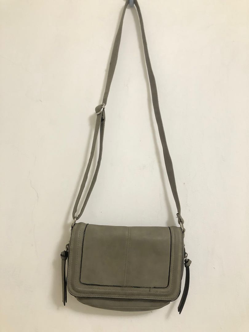 American Eagle sling bag Fesyen Wanita Tas Dompet di Carousell