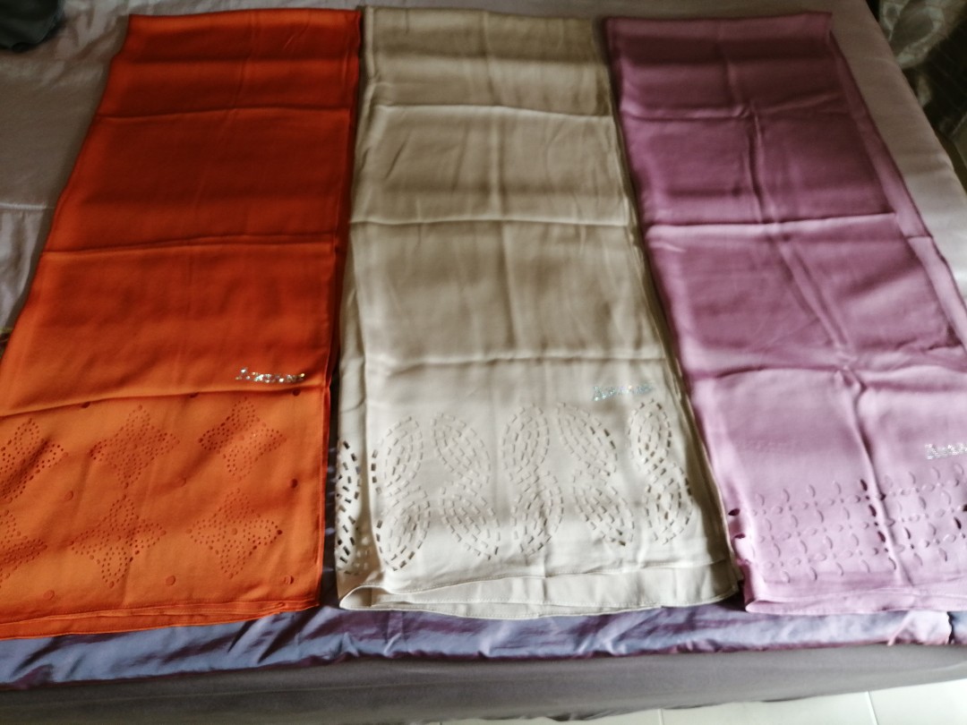 ariani pleated shawl plain