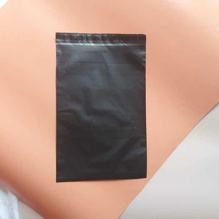 Black Poly Mailer Bag (Category: Everything Else Others) located in Las Pinas. Submitted by sameoldkid (Listing ID 1098272511, Image 3). Description: -- Read more to see product description -- Black Poly Mailer Bags XL (82pcs) - 28x38cm M (18pcs) - 18x25cm S (66pcs) - 15x20cm Get all for Php 499 XL only for Php 300 M only for Php 200 S only for Php 40 SHIPPING GoGo Xpress: Php 100/Php 120 Same-day delivery: Please PM to arrange RFS Extra supply P