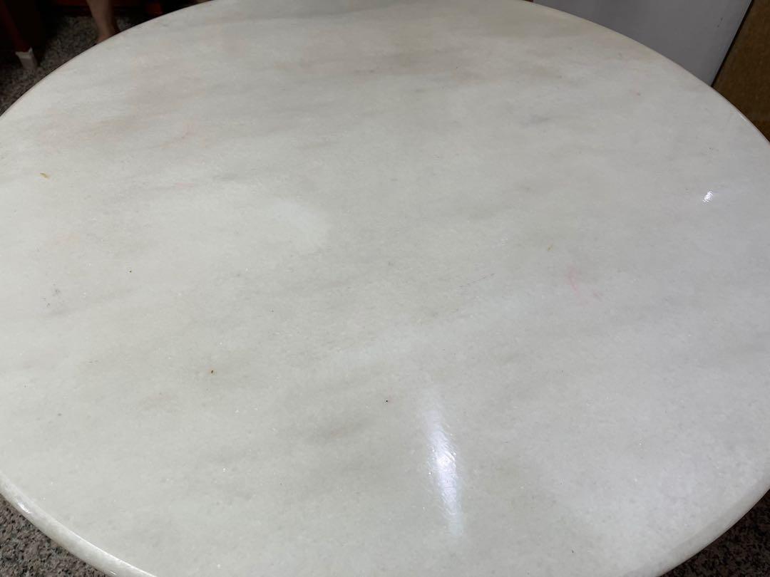 Dining table (Category: Tables & Sets) located in Singapore. Submitted by ethantheseller (Listing ID 1098325417, Image 3). Description: Authentic wood and marble top .