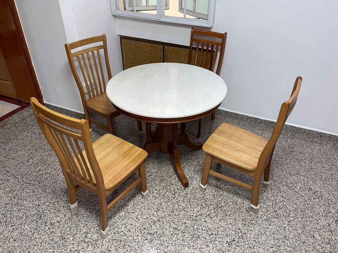 Dining table (Category: Tables & Sets) located in Singapore. Submitted by ethantheseller (Listing ID 1098325417, Image 1). Description: Authentic wood and marble top .