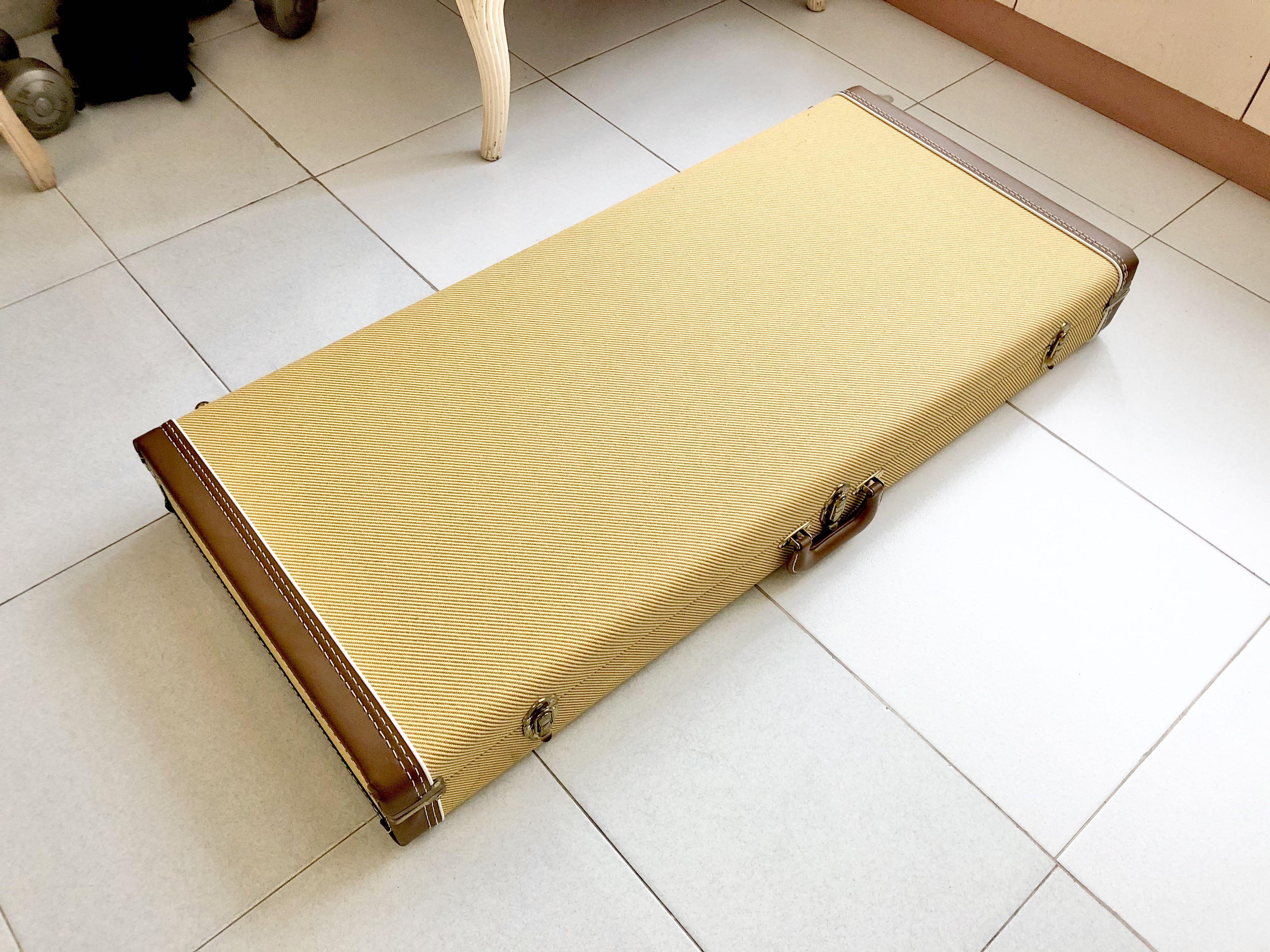 Fender Classic Series 7Guitar Case Stand, Tweed, Hobbies & Toys, Music