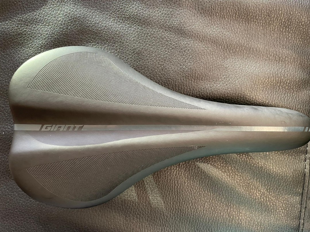 Giant deals custom saddle