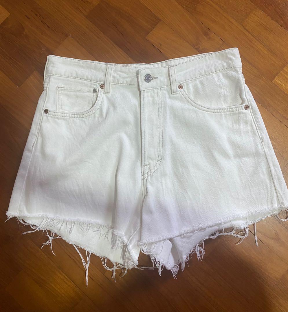 H M Frayed White Denim Shorts in L Women s Fashion Bottoms Shorts on Carousell