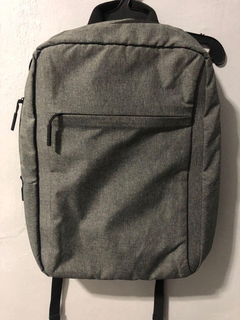 Huawei Laptop Backpack Swift Bag (Category: Laptop Bags & Sleeves) located in San Carlos. Submitted by preownednned (Listing ID 1098395786, Image 1). Description: AVAILABLE AS LONG AS IT IS POSTED!! May bawas pa sa sure buyers Used once Legit No flaws, tinanggalan lang ng plastic and tag but i can assure you that it is legit. See last photo for dimensions. Shopee checkout available, add lang for transaction fee rfs. mas prefer ko handbag .