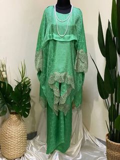 (Category: ) located in . Submitted by kebayakaftanbatik (Listing ID 1098296132, Image 1). Description: .