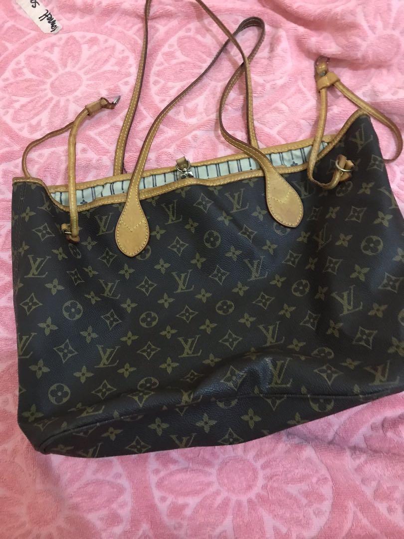 LV neverfull (Category: Luxury Bags & Wallets) located in Manila. Submitted by dyenett (Listing ID 1098293056, Image 1). Description: Used once Good condition .