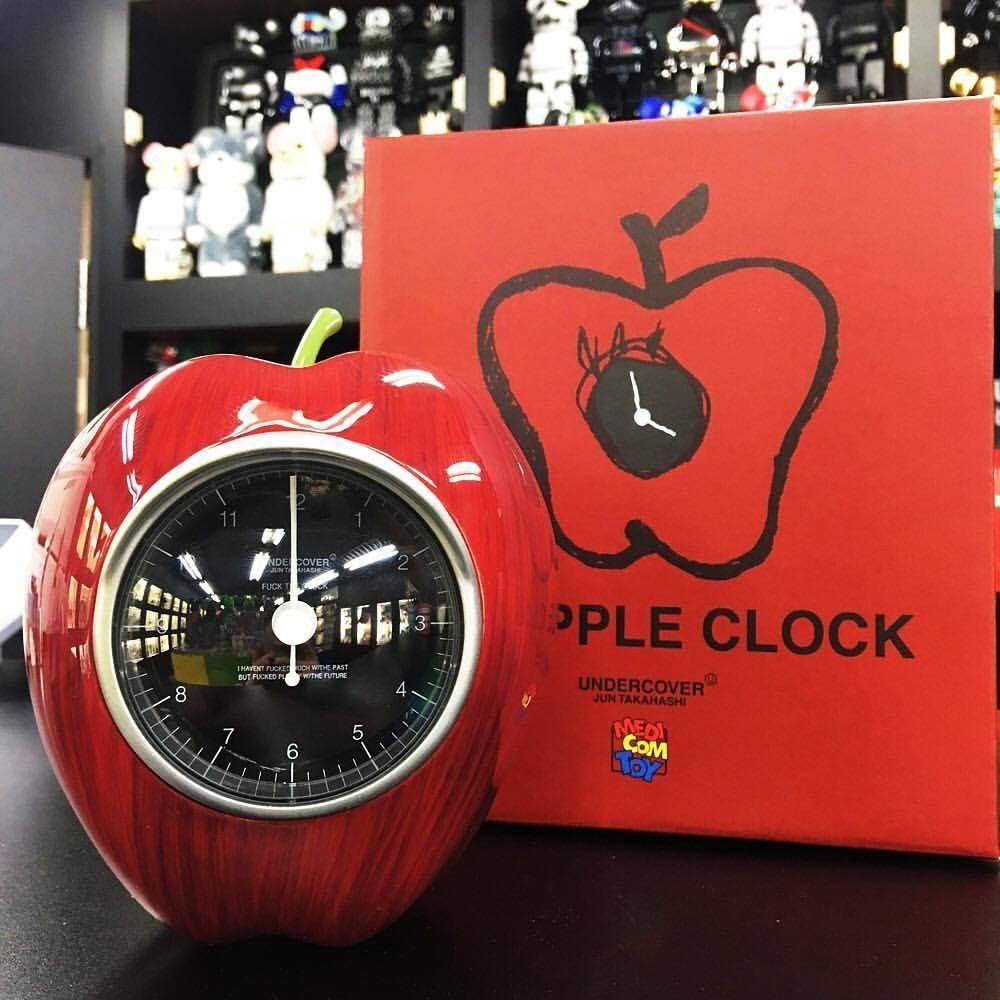 MEDICOM TOY x Undercover Gilapple Apple Clock, 興趣及遊戲, 玩具