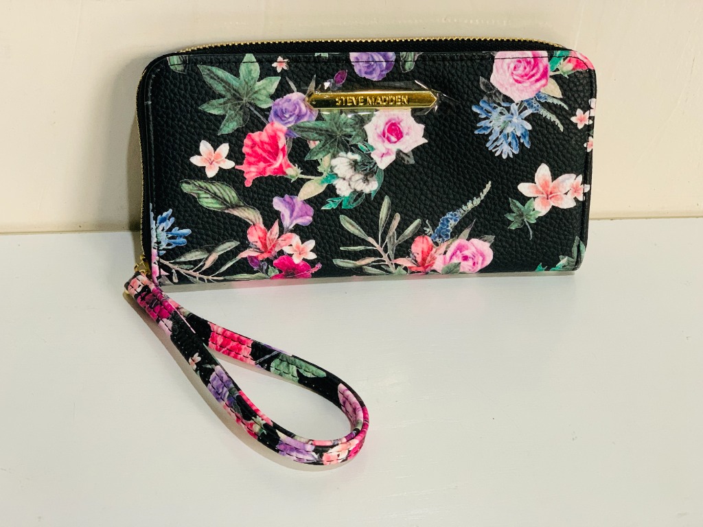 New Steve Madden Black Floral Printed Zip Around Wallet Wristlet Sale Women S Fashion Bags Wallets Wallets Card Holders On Carousell