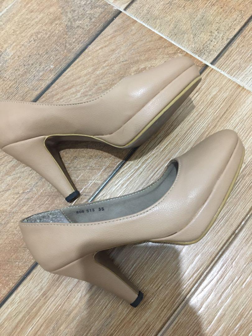 Nude heels size online 5