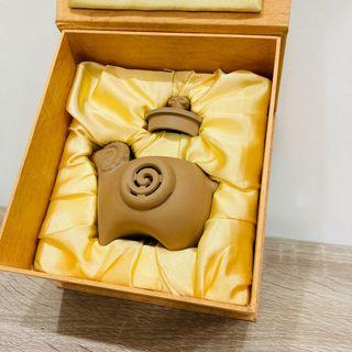全新 吉羊茶壺（黃泥色）
