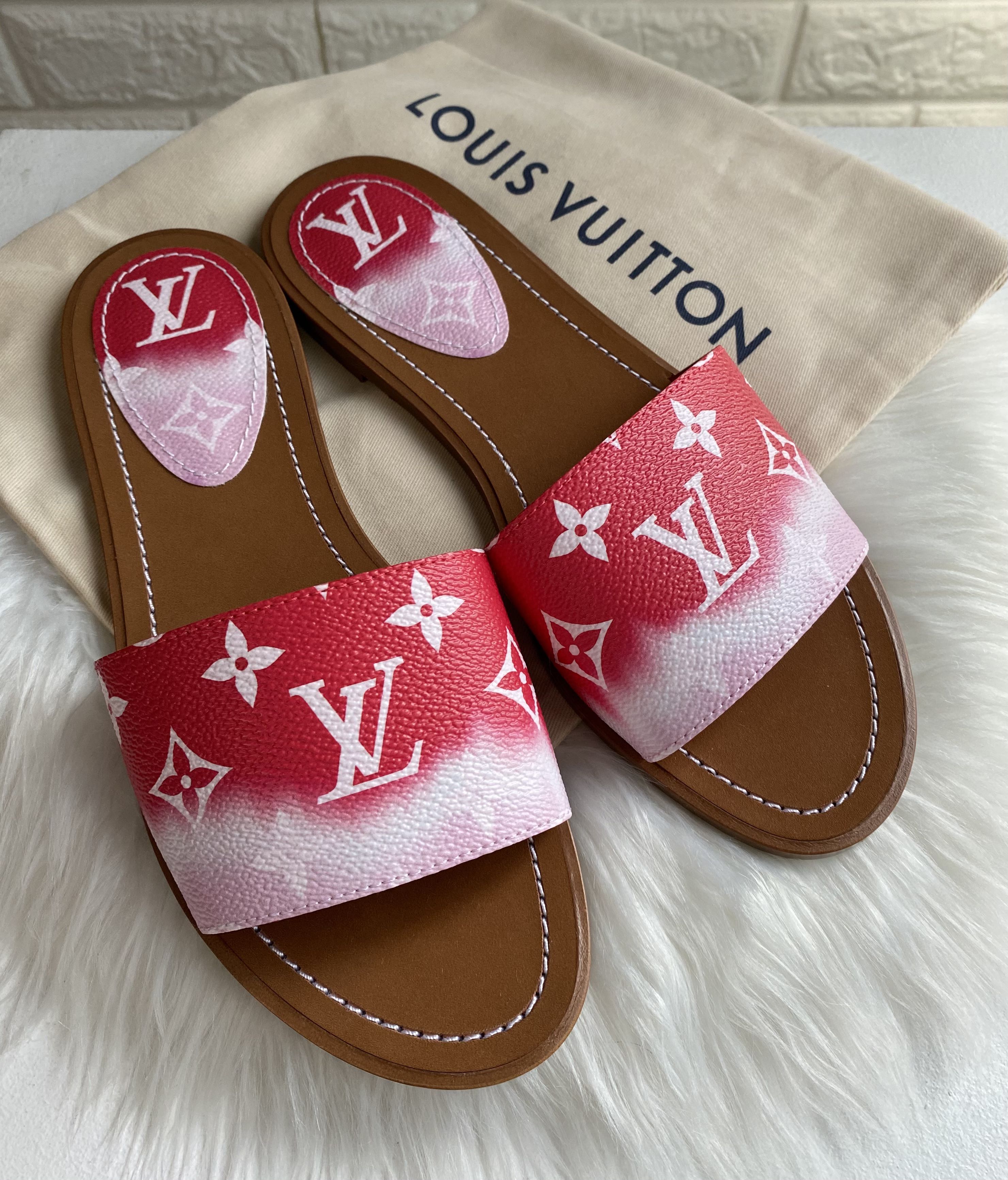 Louis Vuitton - Authenticated Lock It Sandal - Leather Red for Women, Good Condition