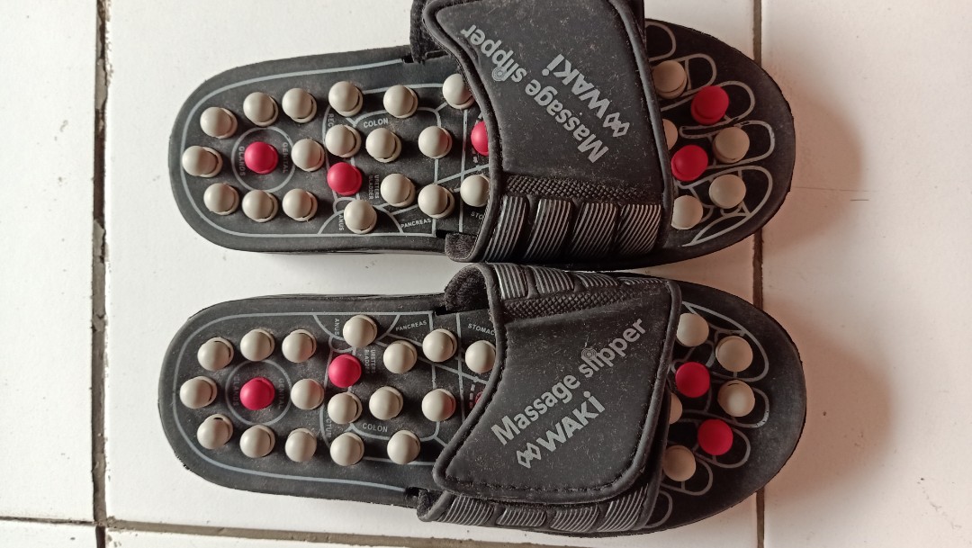 Acupuncture Multi Massage Head Slipper Waki