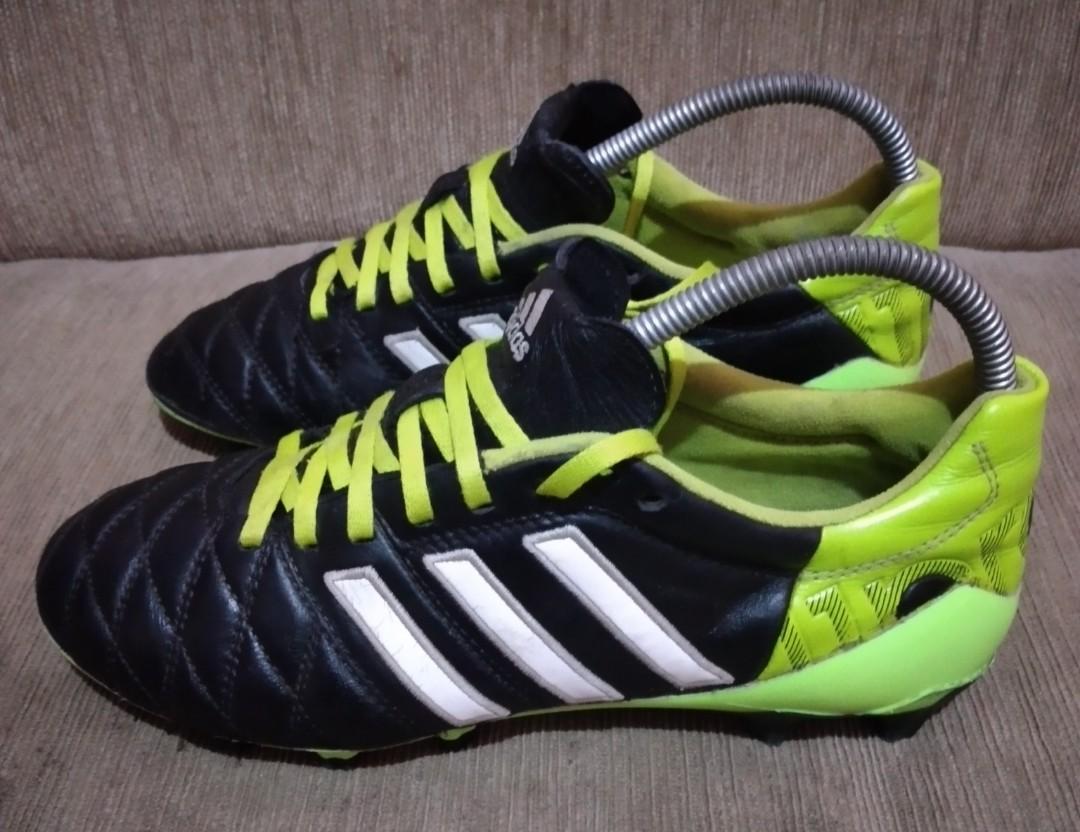 Harga sepatu best sale adidas 11 pro