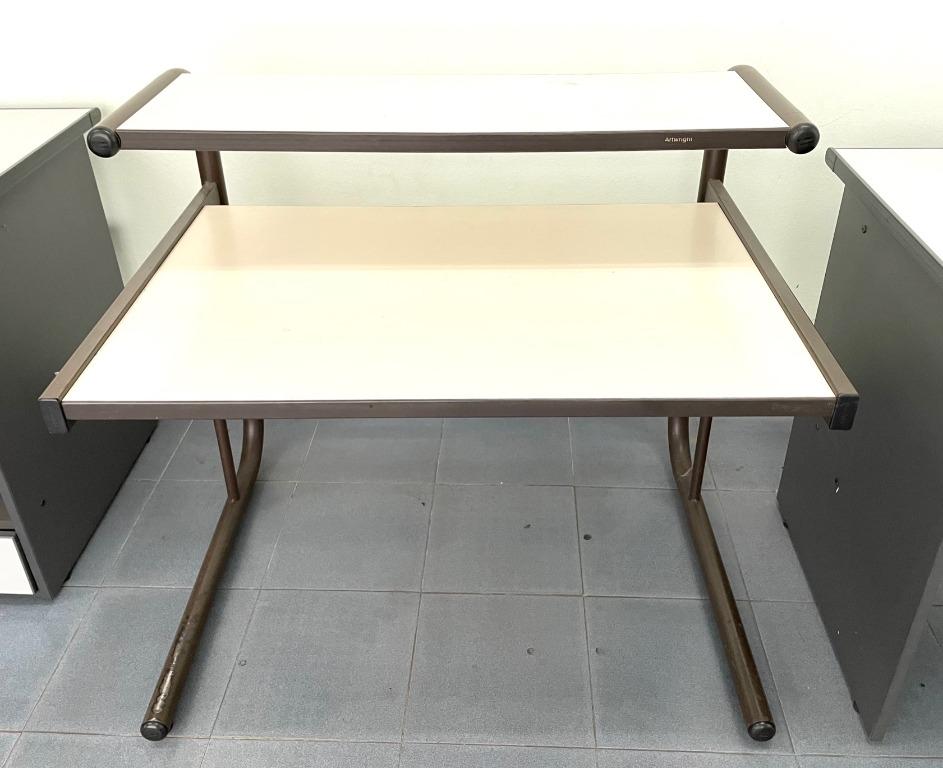 Artwright shop computer table