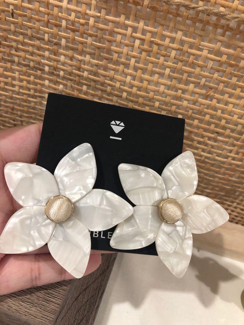 BaubleBar Amariella Flower Stud Raisin Earrings White