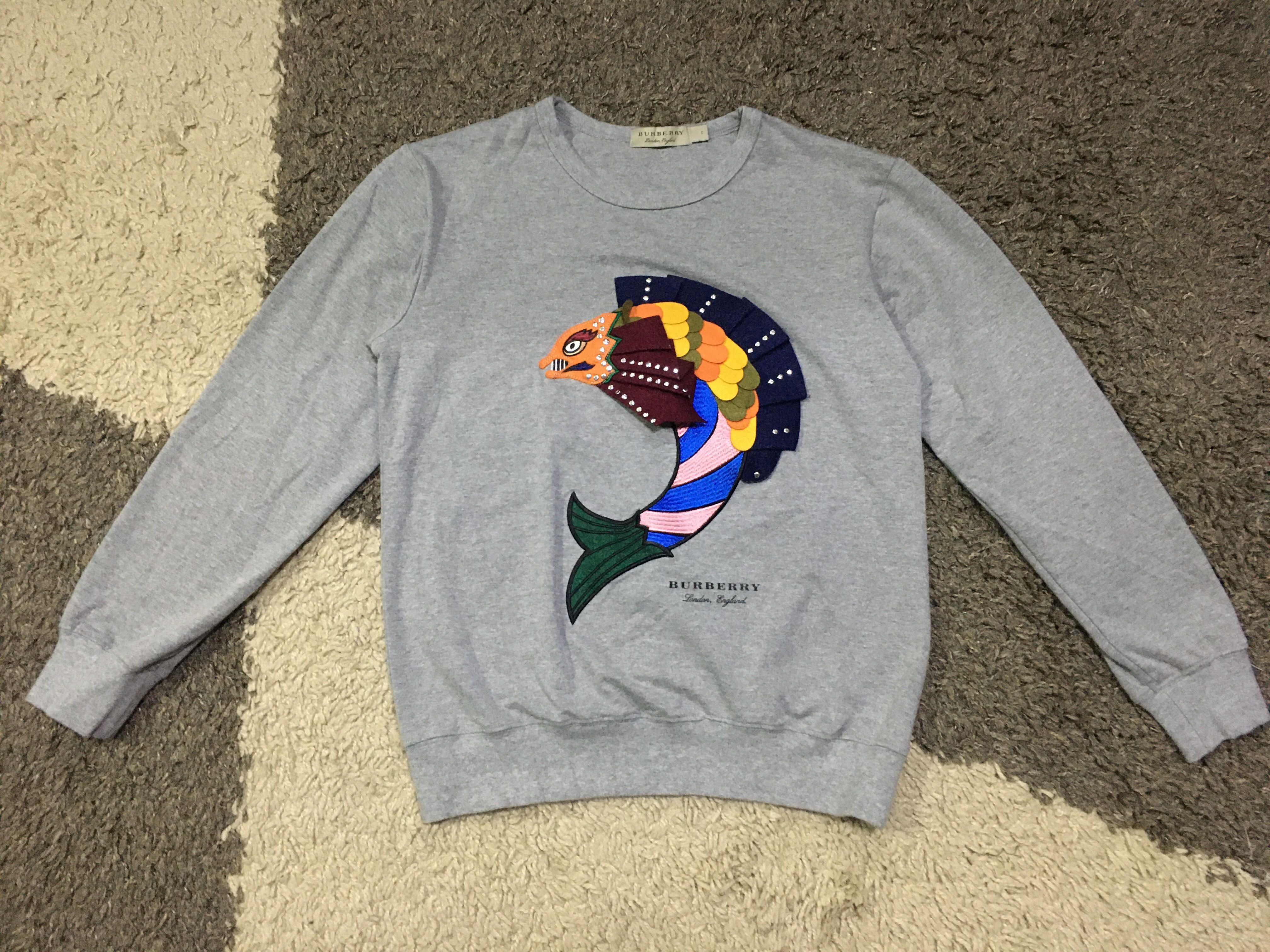 BURBERRY London England FISH EMBROIDERED DESIGN SWEATSHIRT ( M), Luxury,  Apparel on Carousell