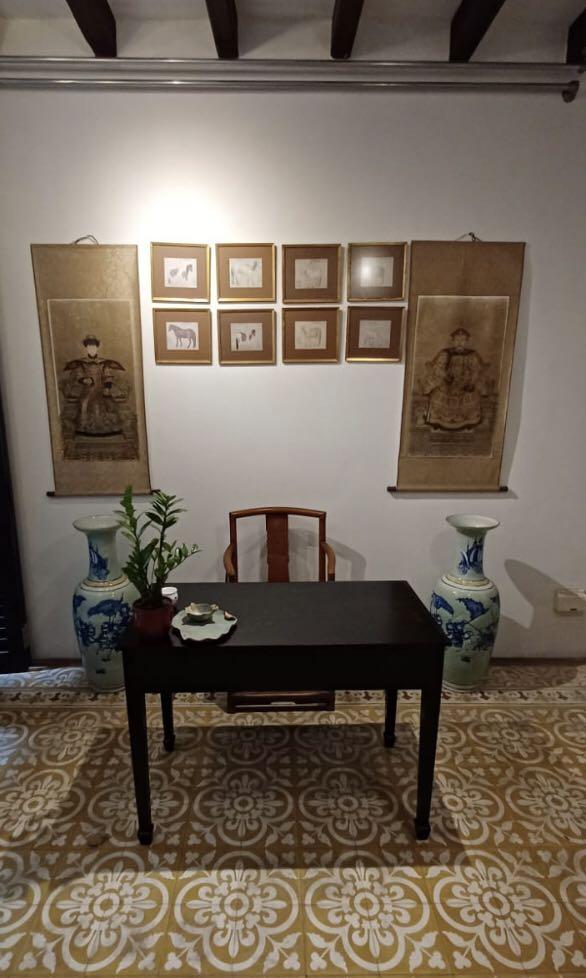 Dressing Table (Category: Tables & Sets) located in Singapore. Submitted by jimmseah_p001545a (Listing ID 1103942410, Image 3). Description: Dressing can be used as writing table. Dressing table without chair is a vintage item of this year.