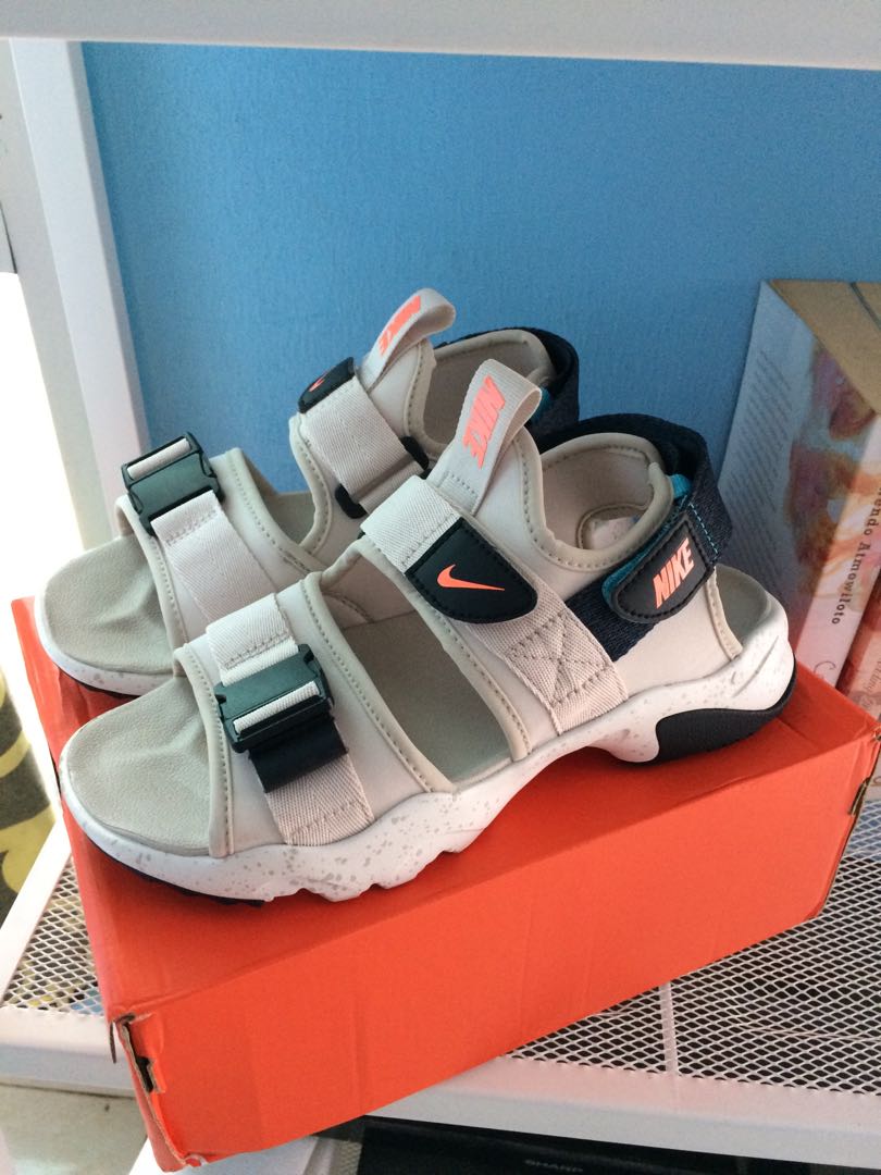 sepatu sandal nike wanita