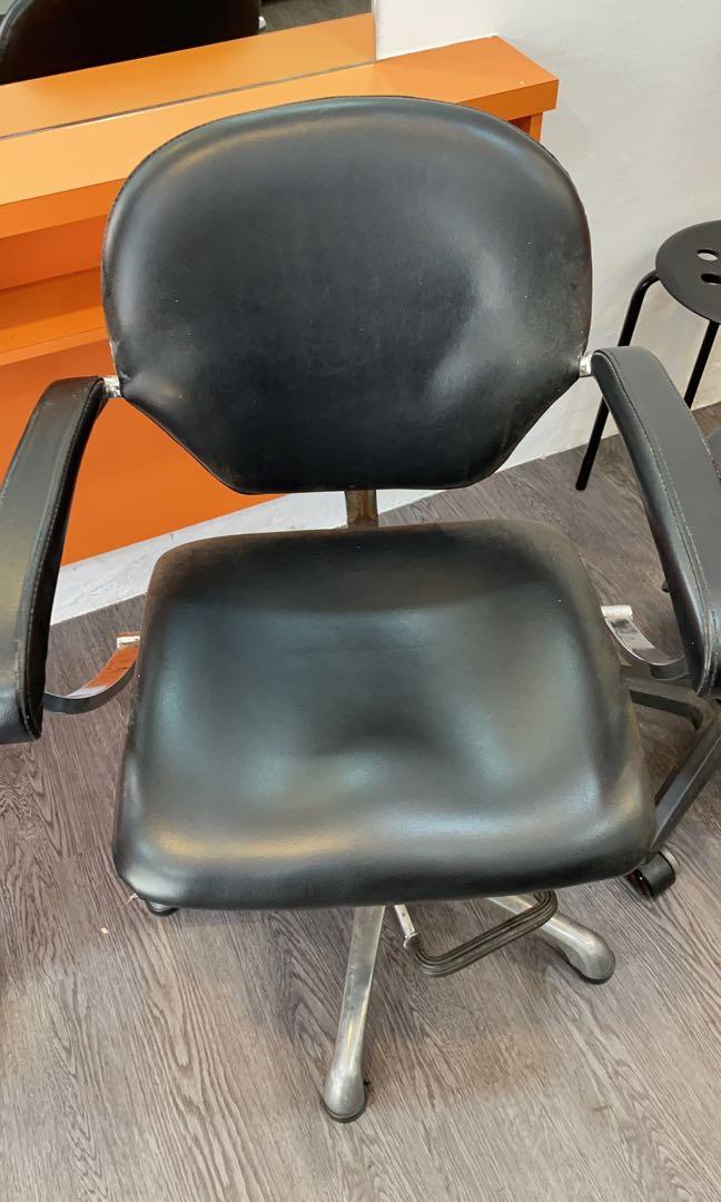 Second hand salon store chair