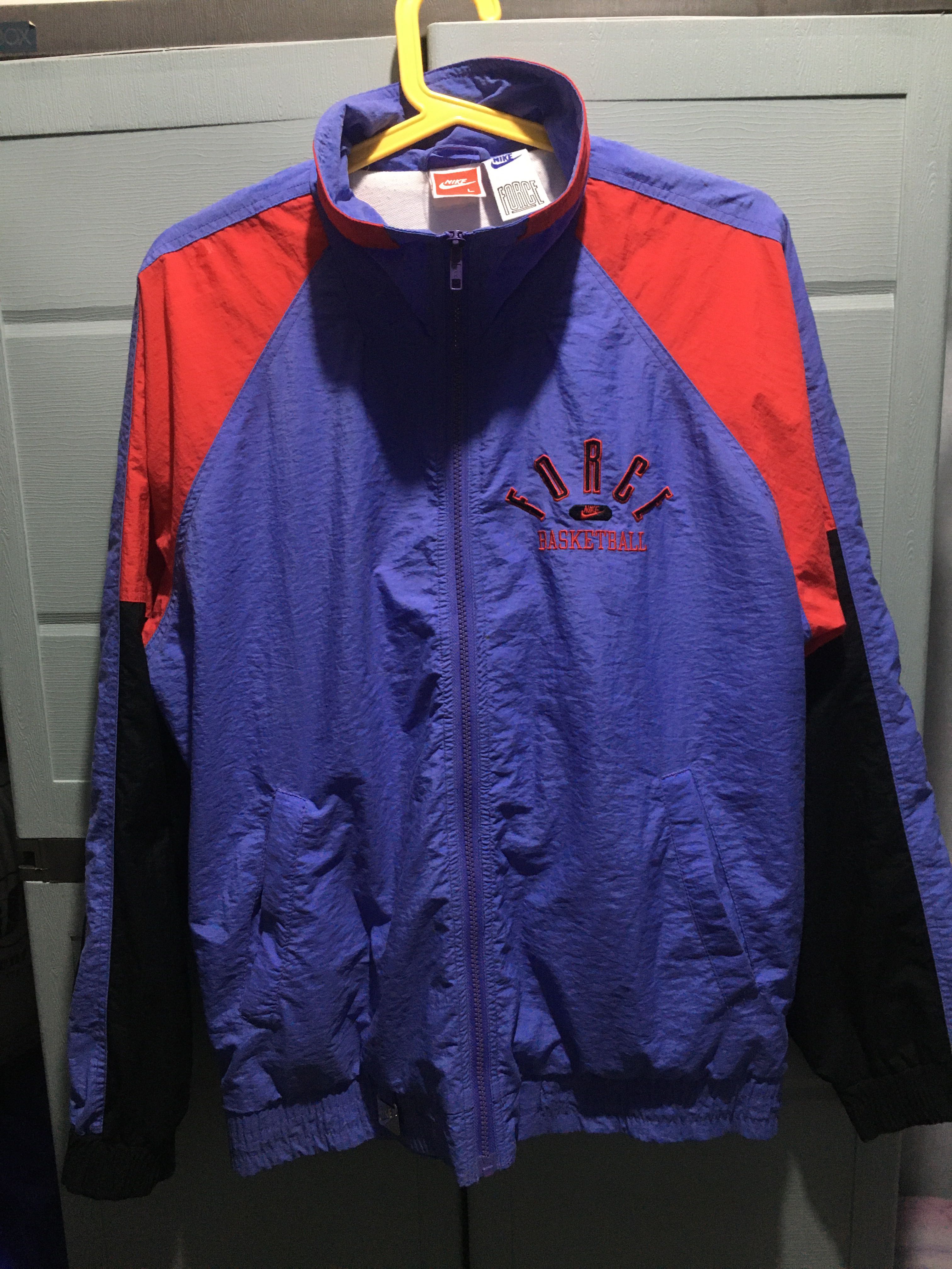 VINTAGE NIKE FORCE BASKETBALL JACKET Men s Fashion Coats