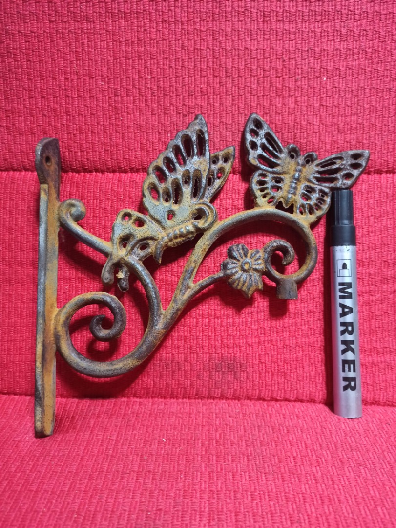 Vintage Rusty Wall Hang Decor, Hobbies & Toys, Memorabilia