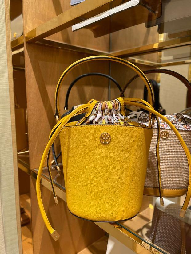 Authentic Tory Burch Robinson bucket bag crossbody, Luxury, Bags & Wallets  on Carousell