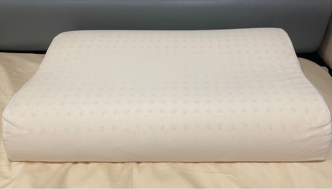 Dunlopillo latex pillow, Furniture & Home Living, Bedding & Towels on