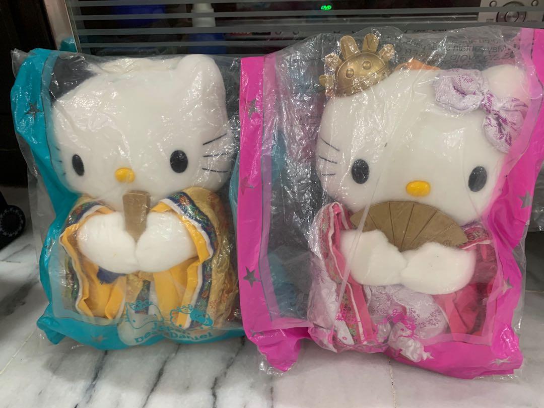 Hello Kitty (Category: Plushies & Soft Toys) located in Singapore. Submitted by xiaop83 (Listing ID 1104219913, Image 2). Description: Assorted Wedding Hello Kitty.