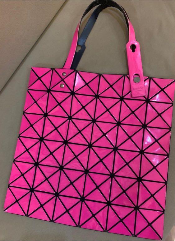 Issey Miyake BAOBAO Lucent Bag (Category: Luxury Bags & Wallets) located in Taguig. Submitted by katlouieleandicho (Listing ID 1104307450, Image 2). Description: Issey Miyake BAOBAO Lucent Bag Made in France Japan Sourced Rank AB Price P3K 💯Authentic.