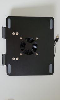 Laptop stand with fan