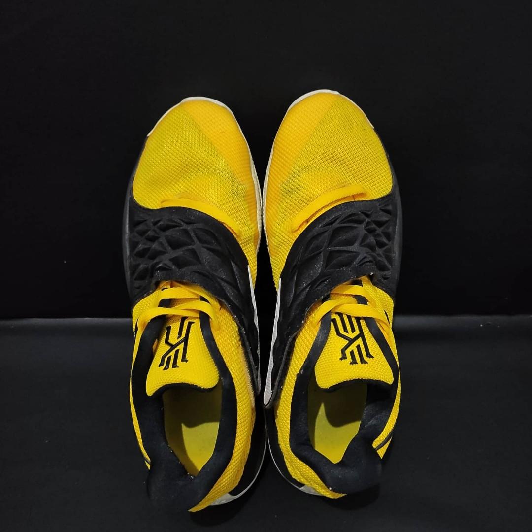 NIKE KYRIE LOW AMARILLO, Fesyen Pria, Sepatu , Sneakers di Carousell