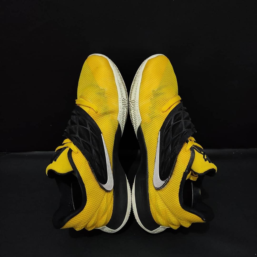 NIKE KYRIE LOW AMARILLO, Fesyen Pria, Sepatu , Sneakers di Carousell