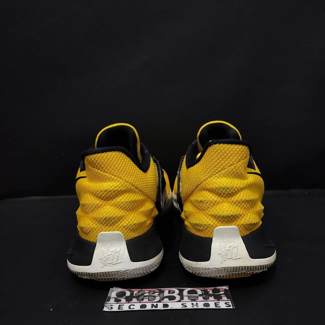 NIKE KYRIE LOW AMARILLO, Fesyen Pria, Sepatu , Sneakers di Carousell