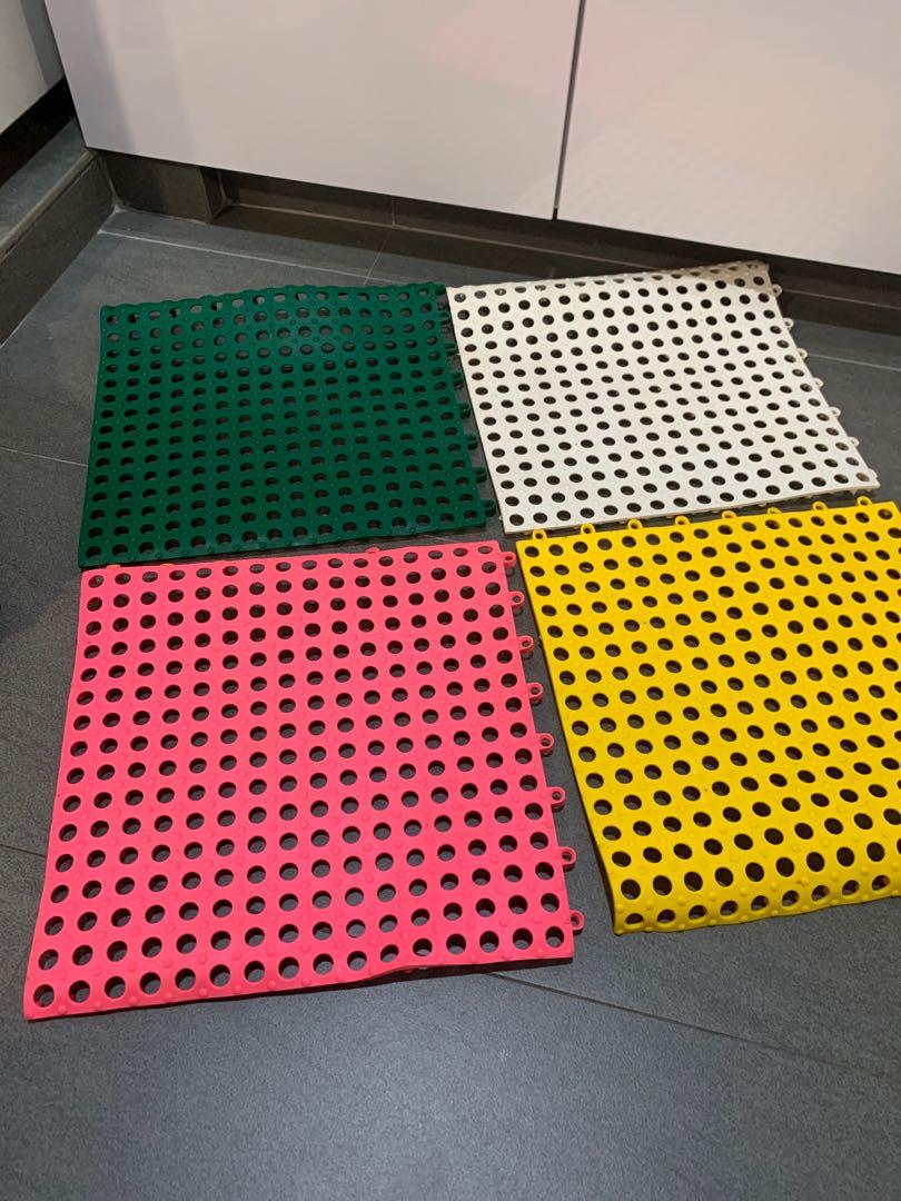 Prevent slipping mat in toilet for baby n elderly, Babies & Kids, Bathing & Changing, Bathtub