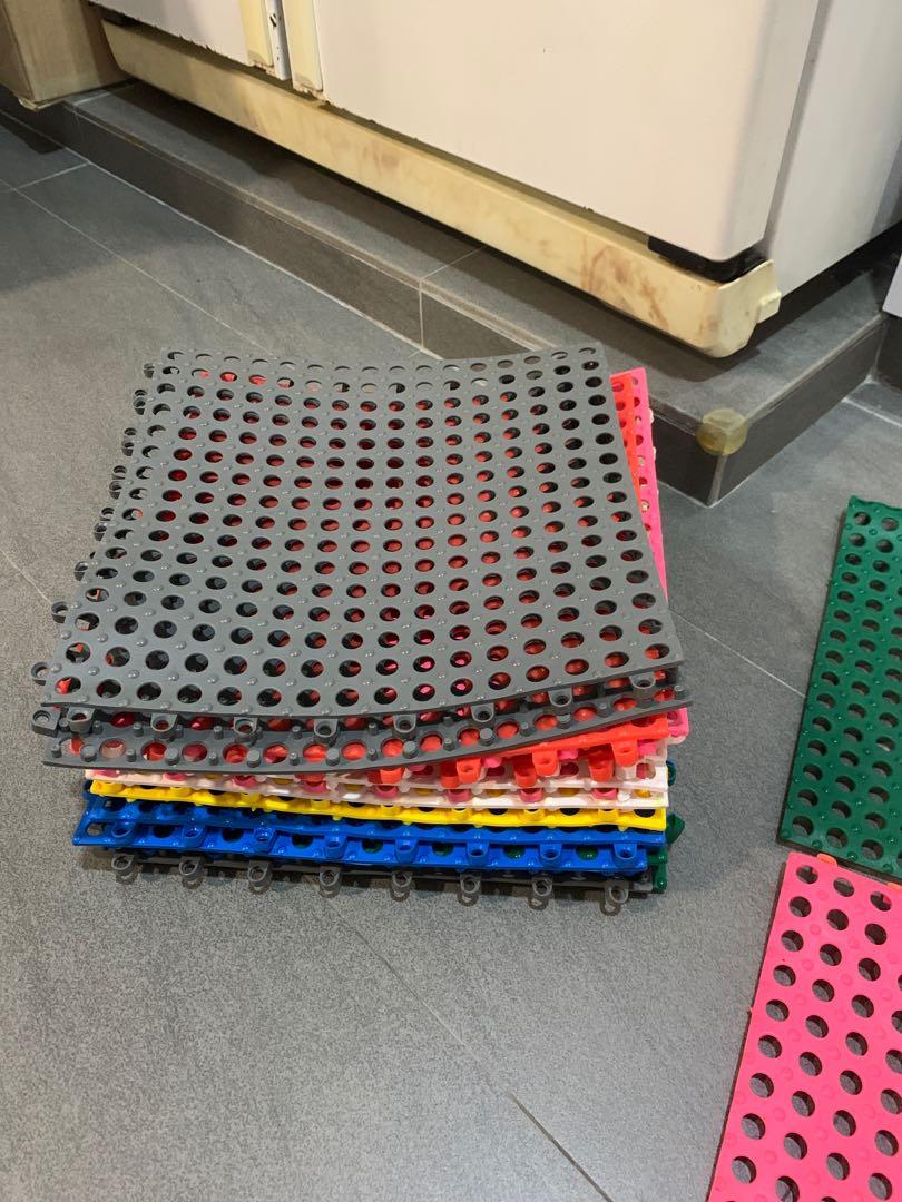 Prevent slipping mat in toilet for baby n elderly, Babies & Kids