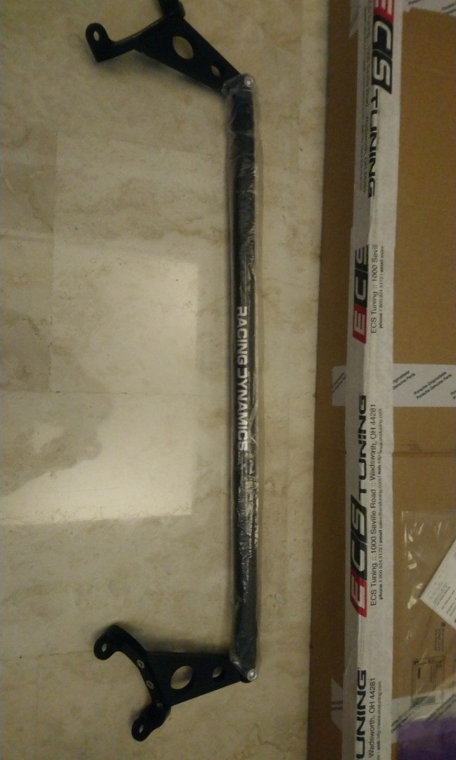 Racing Dynamics Carbon Fibre front strut brace for all Porsche 996