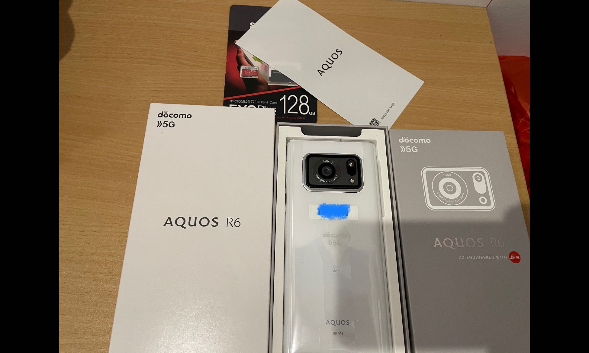 AQUOS R6 ホワイト 128 GB docomo-