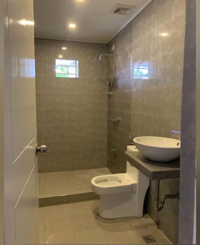 ROOM FOR RENT IN KATIPUNAN (Category: Room Rentals) located in Quezon City. Submitted by sikatolaya (Listing ID 1104117636, Image 2). Description: Available for viewing 71B Esteban Abada St., Brgy. Loyola Heights, Quezon City, Philippines with own restroom 𝗟𝗮𝗻𝗱𝗺𝗮𝗿𝗸𝘀: LRT Katipunan Station - 600 m Ateneo de Manila University - 1.2 km Miriam College - 1.2 km UP Town Center - 2 km LRT2 Cubao Station - 3 km University of the Philippines - 3.