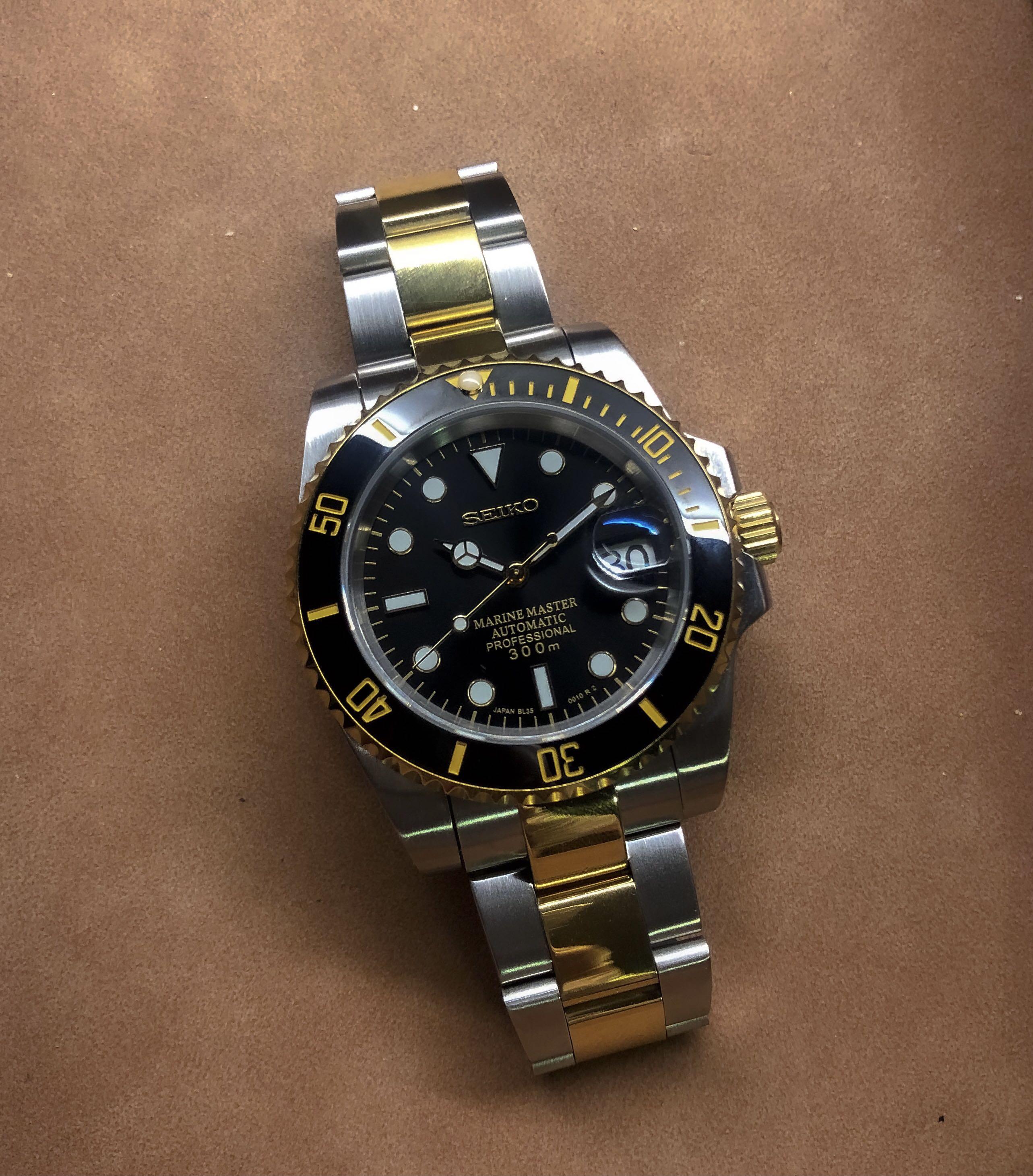 Two tone sub outlet